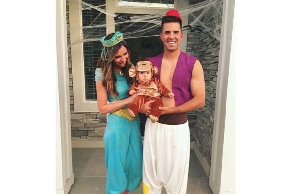 14 Creative Family Halloween Costumes That Are Too Cute For Words Typically Topical